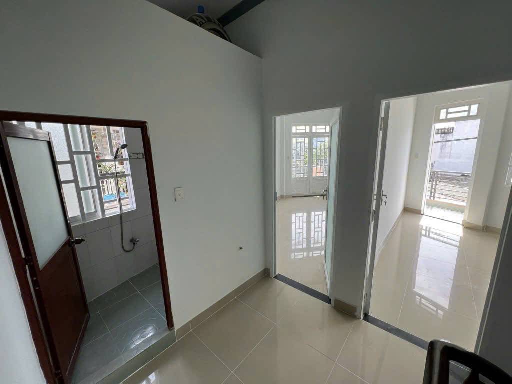 Bán nhà mặt phố Hàng Bún, Nguyễn Trường Tộ. Phố 2 chiều, có hè. Giá chỉ 5xxtr/m2